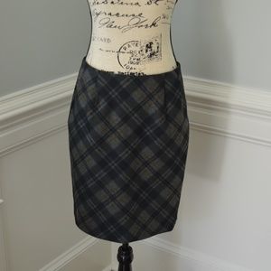 CAbi Step out skirt size 6 NWOT gray plaid